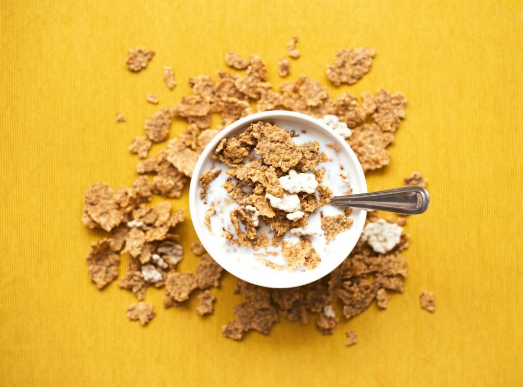 Bowl of cereal with milk as a simple low-effort meal