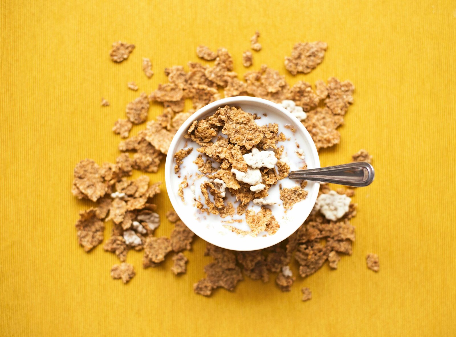 Bowl of cereal with milk as a simple low-effort meal